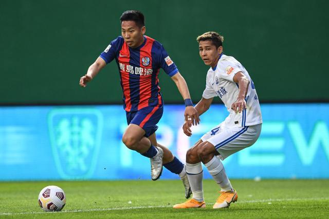 【中超】周俊辰低射拉多尼奇世界波 青岛2比1沧州